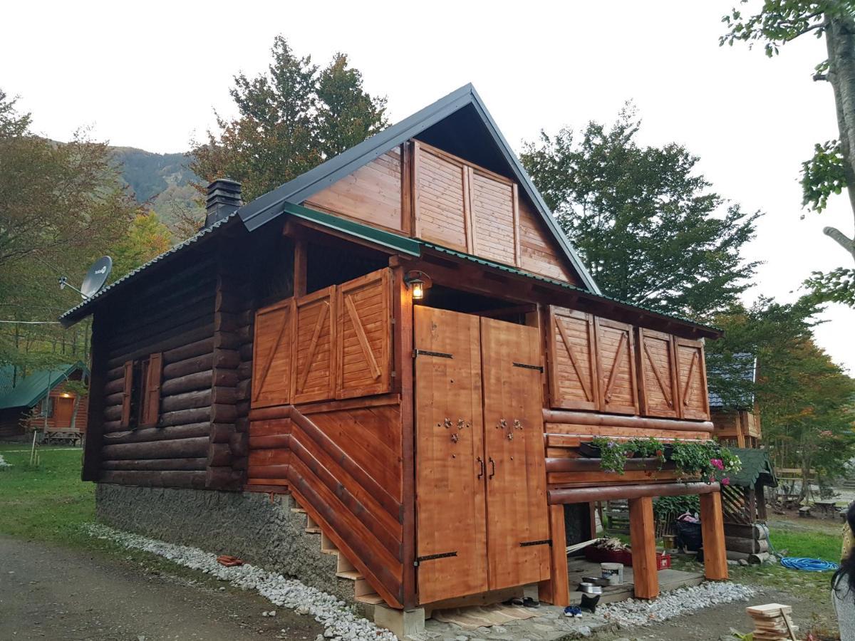Bungalows Prokletije Gusinje Exterior photo