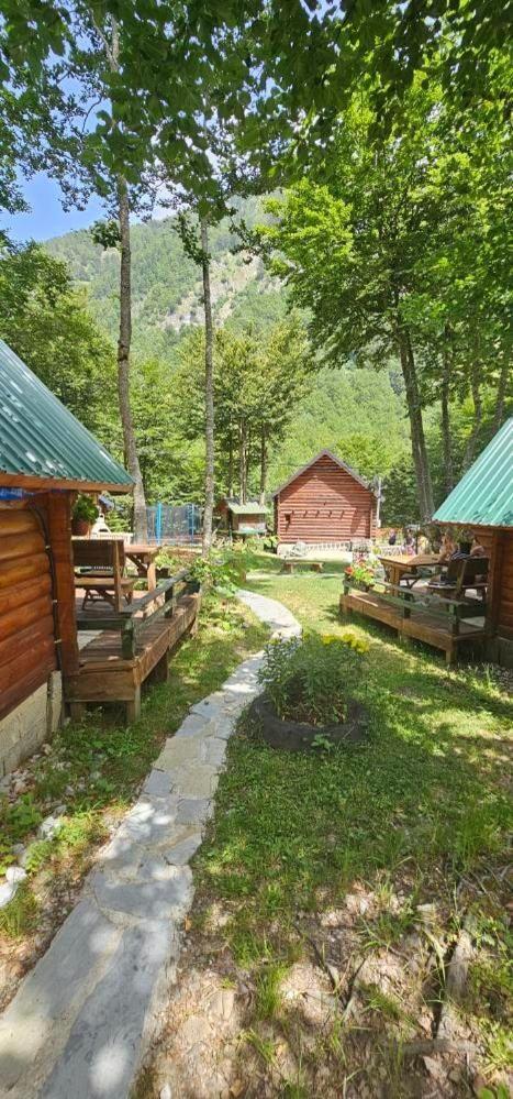 Bungalows Prokletije Gusinje Exterior photo