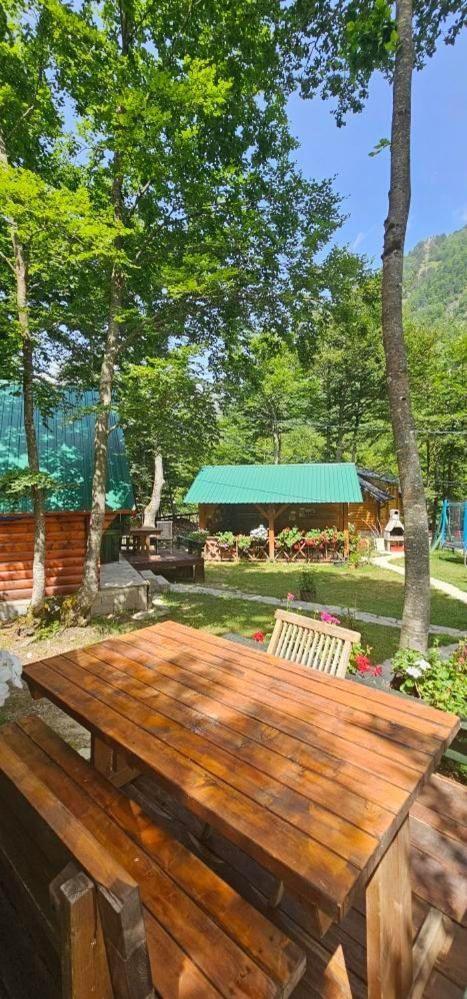 Bungalows Prokletije Gusinje Exterior photo