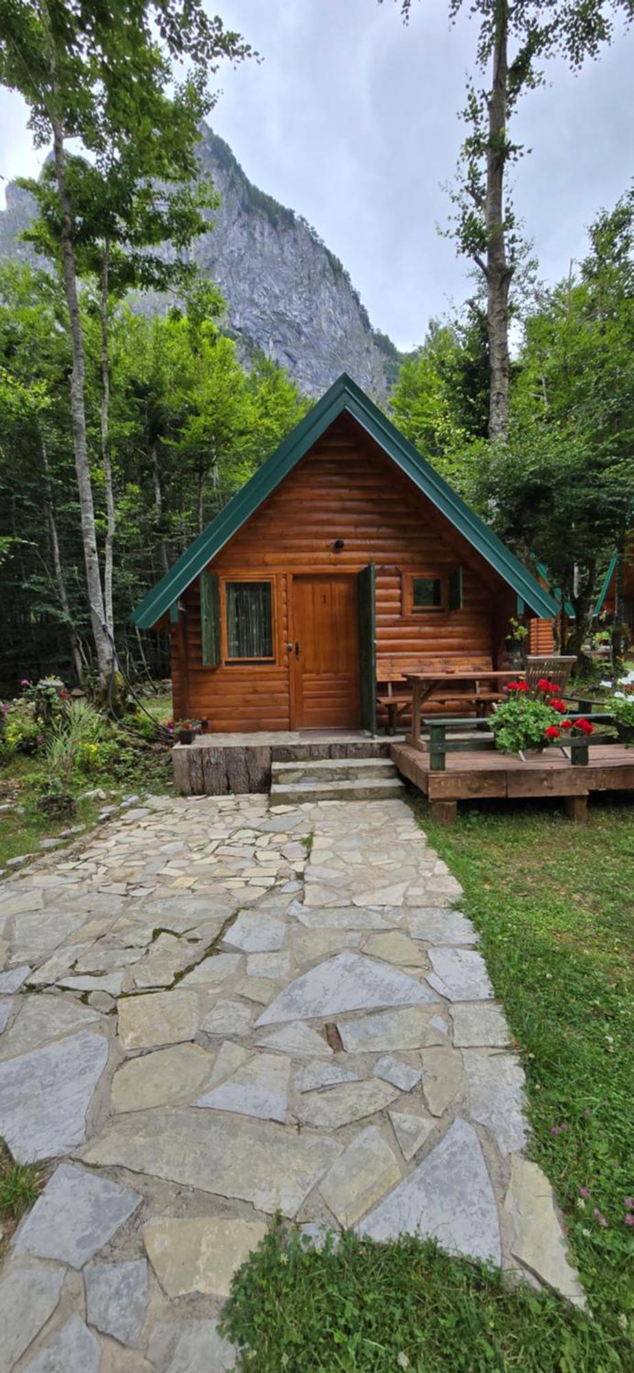 Bungalows Prokletije Gusinje Exterior photo